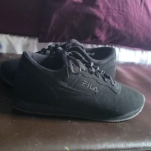 Black brandnew Filas , women size 9 1/2